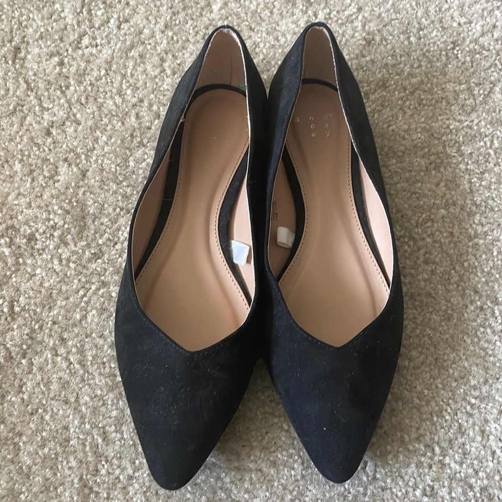 Black flat shoes